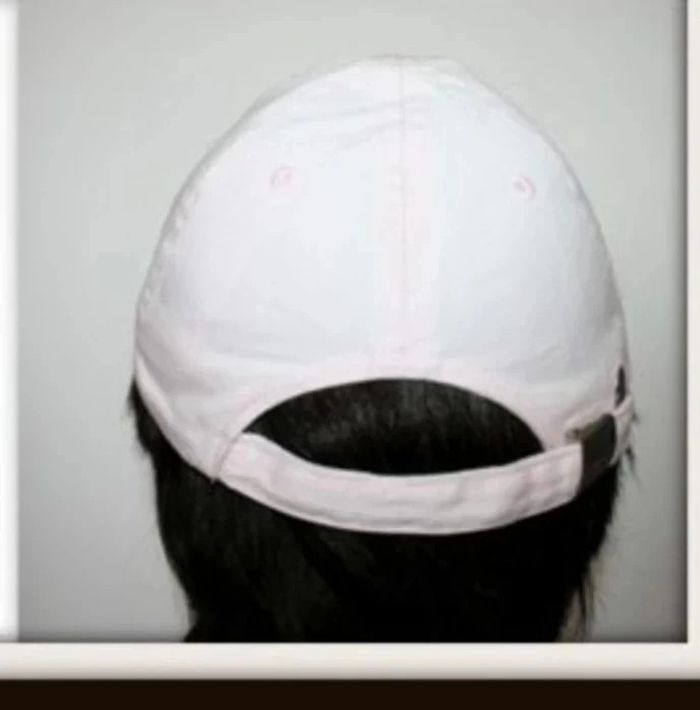 Casquette rose clair motif tête de mort argentée H&M taille 1/3 ans - photo numéro 3