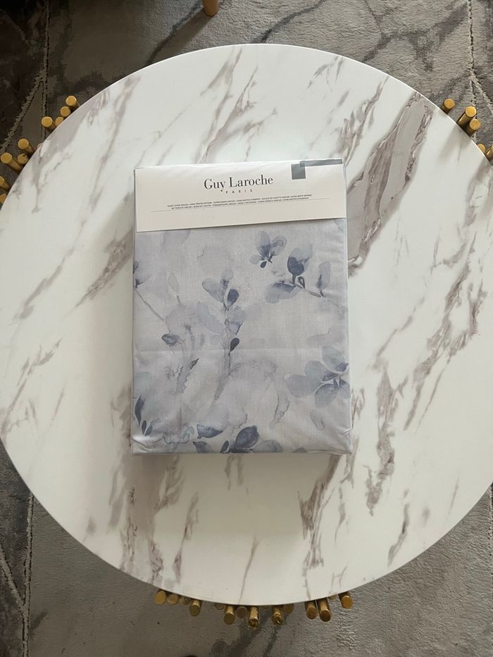 Housse de couette Guy Laroche 240x220 et deux taies d’oreillers 65x65 cm neuf avec étiquette - photo numéro 9