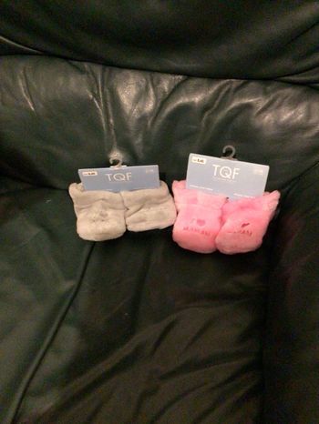 Des chaussons de bébé