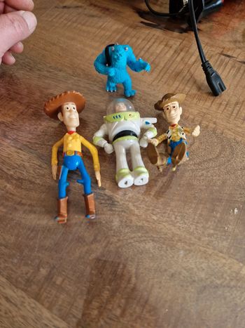Lot toy story et monstre et compagnie
