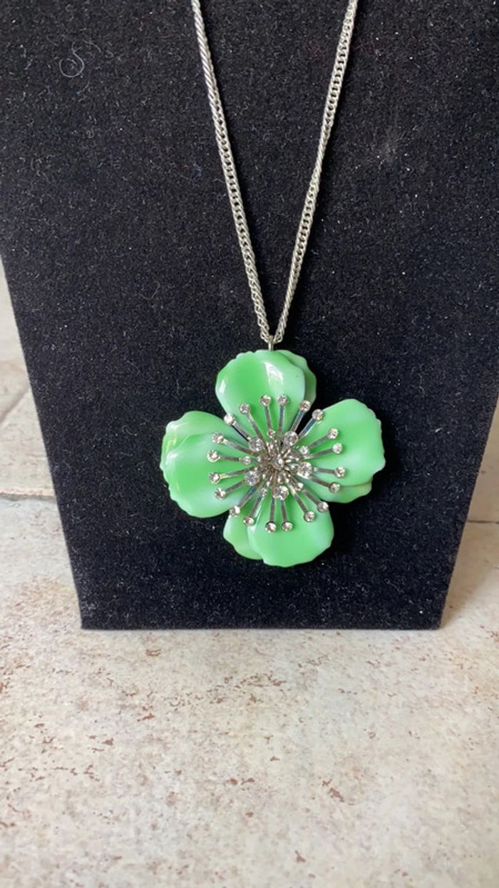 Collier fantaisie nénuphar avec chaîne argentée - photo numéro 3