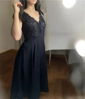 Magnifique robe de soirée noire avec perles et broderies