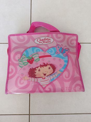 Dinette charlotte aux fraises 