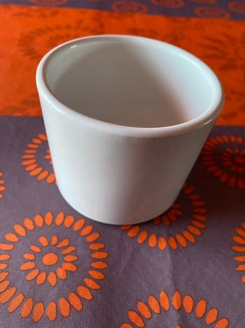 Pot blanc en céramique pour maquillage ou crayon