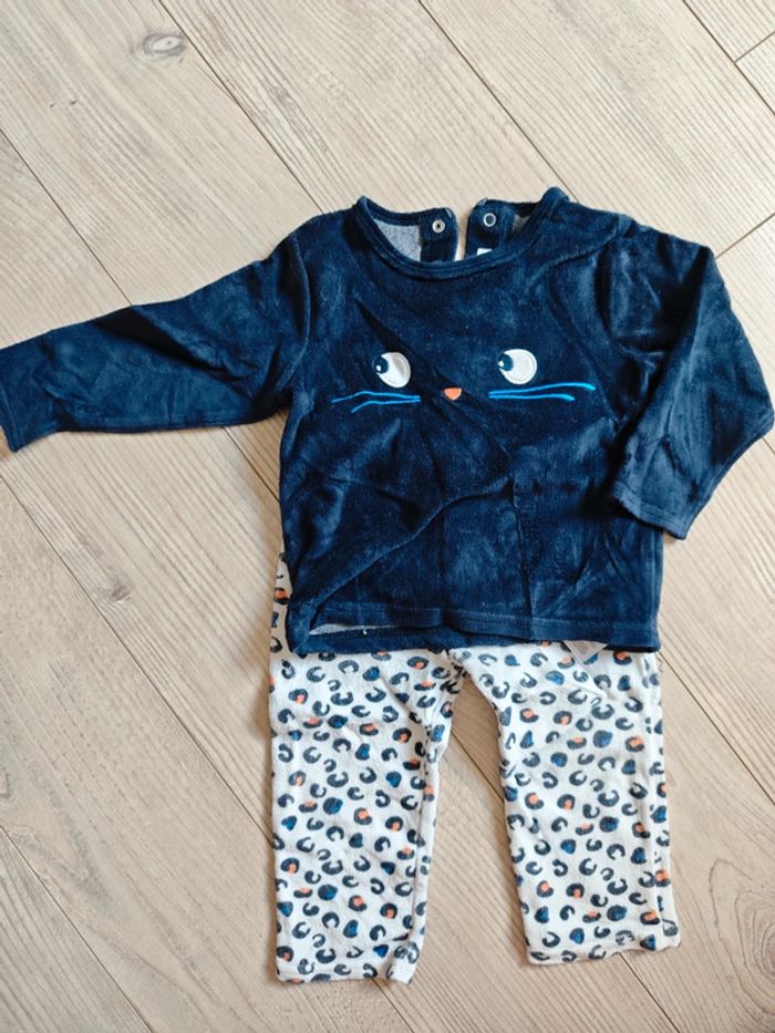 3 pyjamas velours 24 mois - photo numéro 2