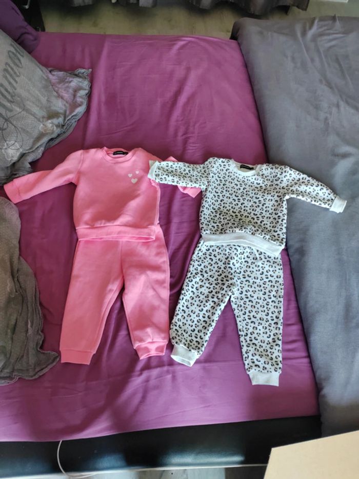 Lot ensemble joggings fille