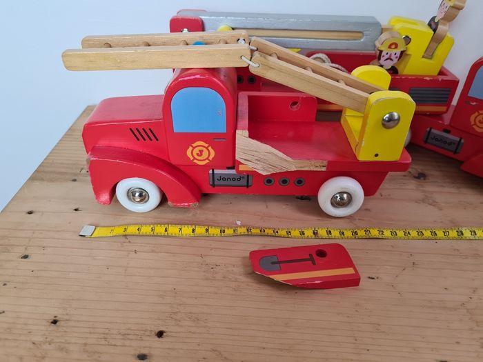 Lot 2 camions pompier bois Janod - photo numéro 4