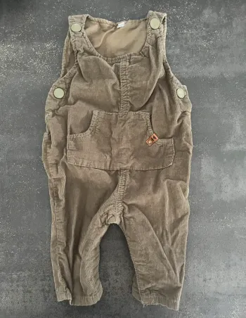 Salopette en velours kaki taille 1mois marque Zeeman