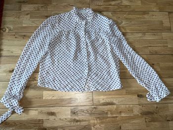 Joli chemisier rose très pâle à pois noirs pimkie s/m