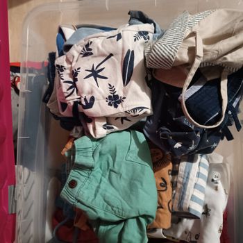 Lots de environ 20 vêtements de marque sergent major .... 18/24 mois