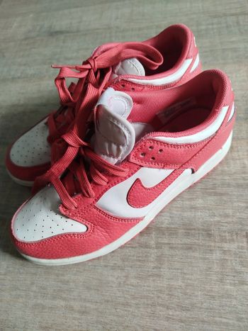 Nike dunk rose pointure 33.5