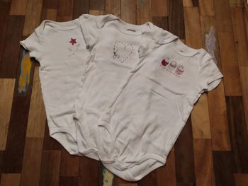 Lot 3 bodies manches courtes T86