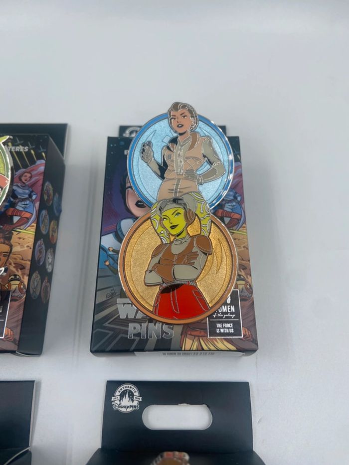 Collection Complète - Star Wars Women of the Galaxy Mystery Pins (2023) - photo numéro 3