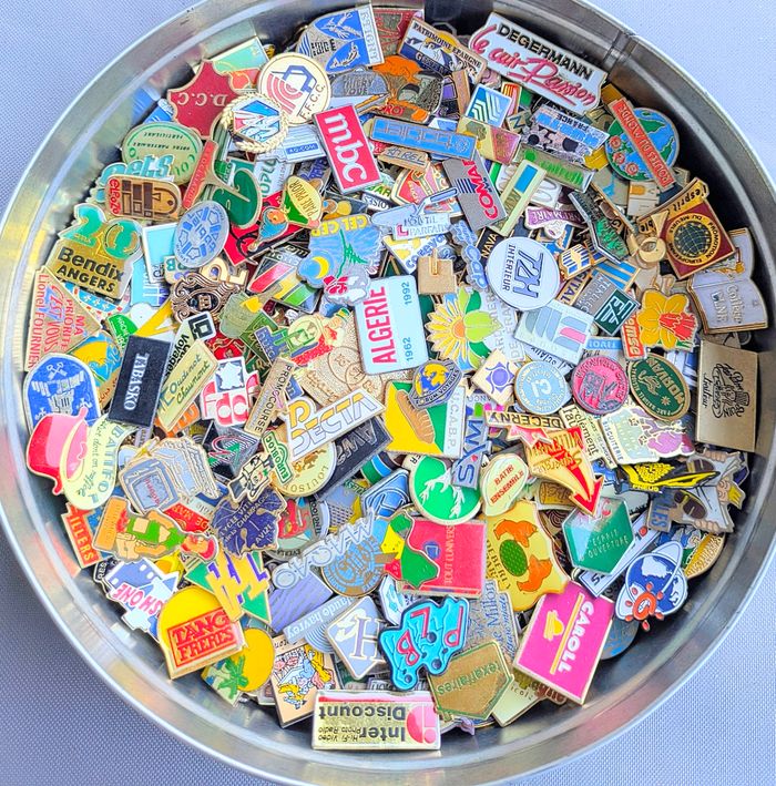 Lot 500 pin's pin pins aucun double et sans attache - photo numéro 2
