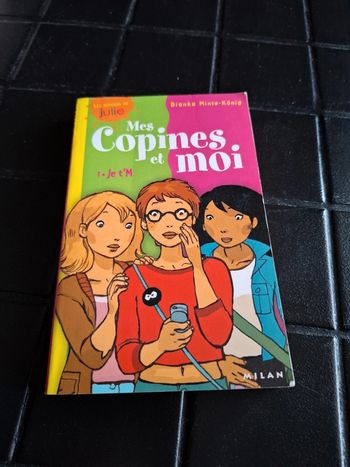 Les romans de Julie. Mes copines et moi