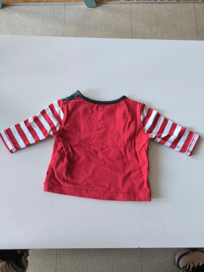 Lot 2 hauts rouge 3 mois - photo numéro 6