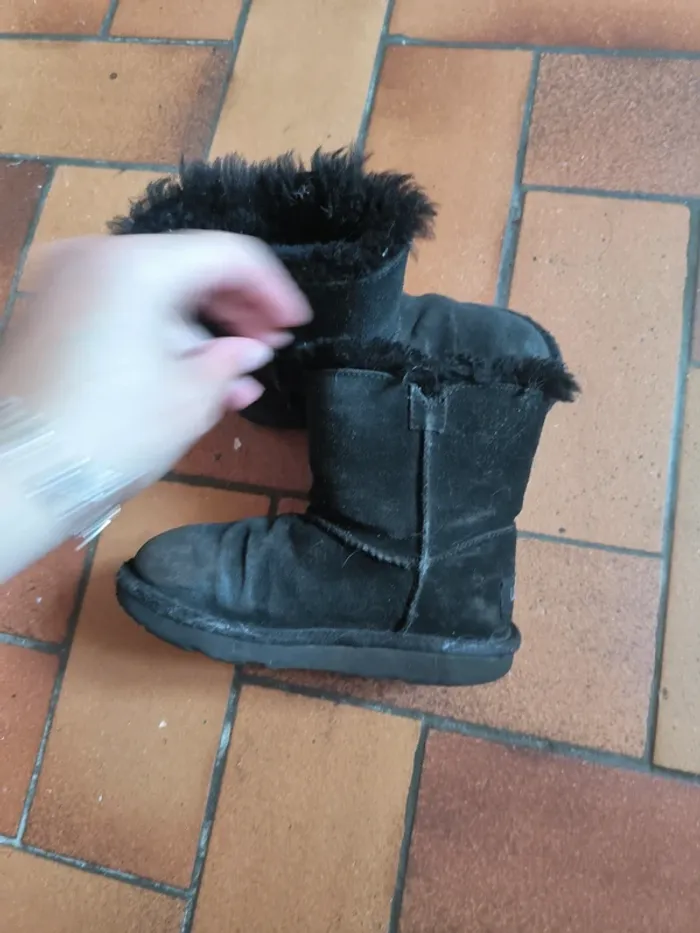 Bottine fourrée UGG pointure 30 - photo numéro 6