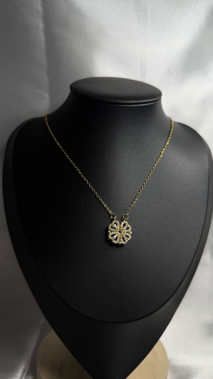 Collier doré “Cœur Cristal” – Élégance & éclat romantique