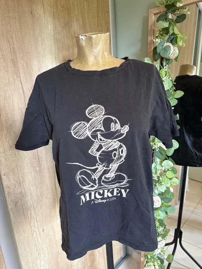 Joli tee shirt manches courtes Mickey