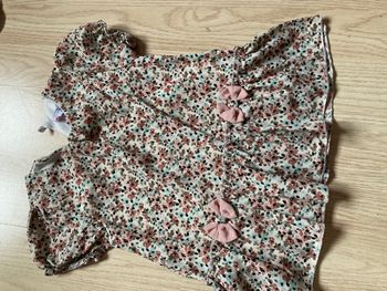 Robe fleuri avec petit noeuds