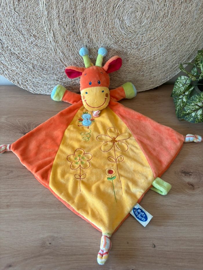 Neuf Doudou plat girafe jaune orange oiseau brodé mots d enfants