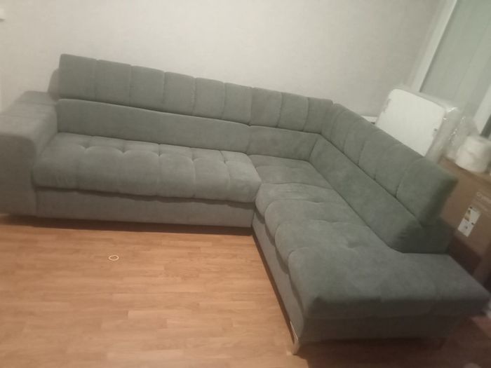 Canapé d'angle convertibles neuf acheté ya 3moi a1500€ je le vend a 750€ légèrement négociable
