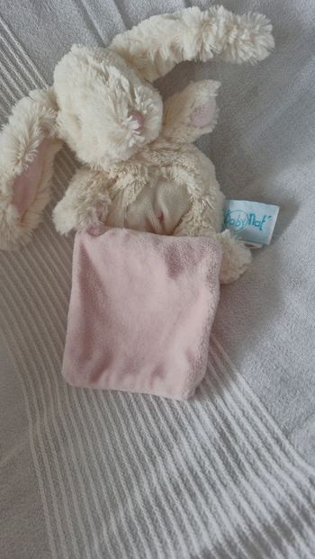 Lapin avec mouchoir rose Babynat