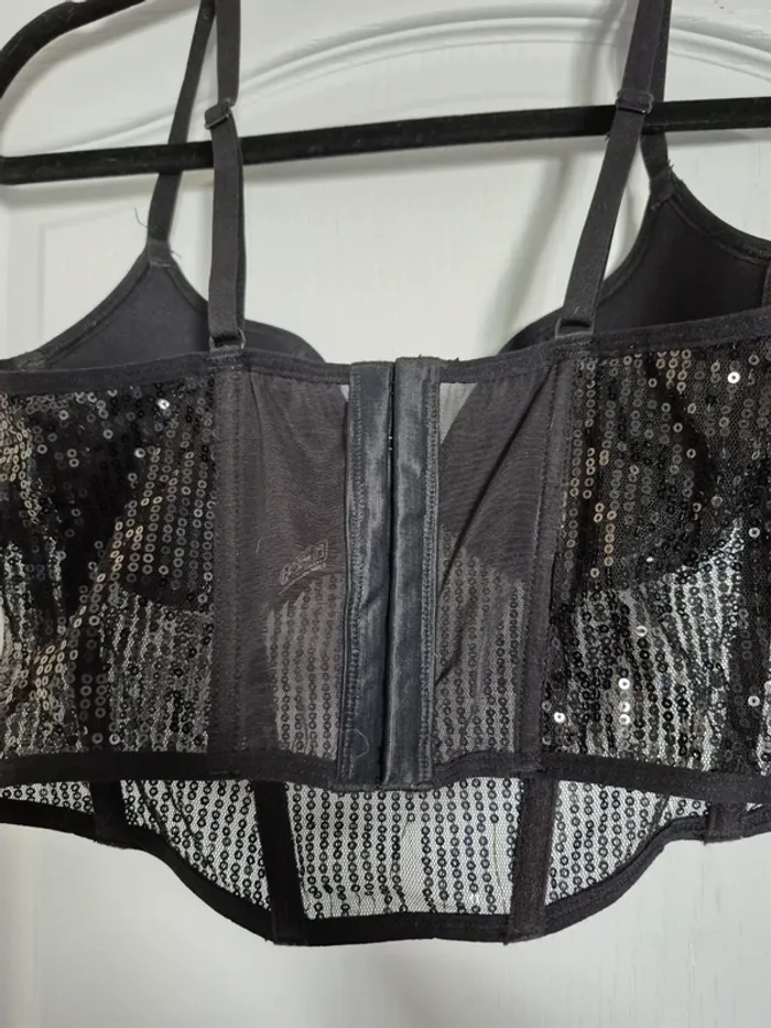 Corset haut court noire a paillettes - photo numéro 4