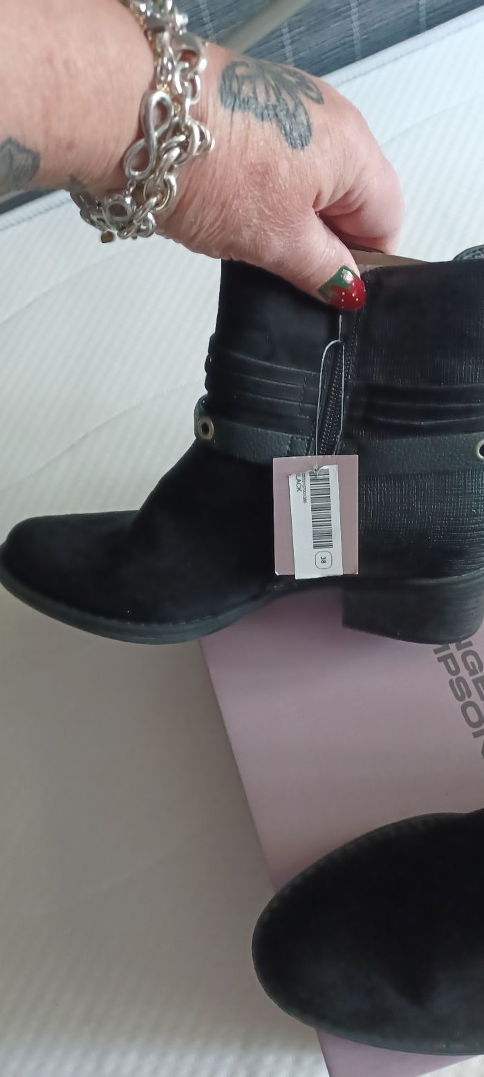 Très jolie mini bottes 👢 femme Pointure 38 - photo numéro 4