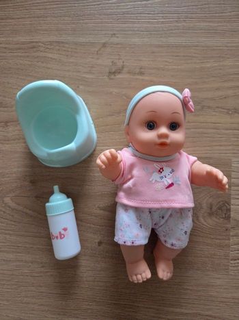 Petit bébé poupon enfant