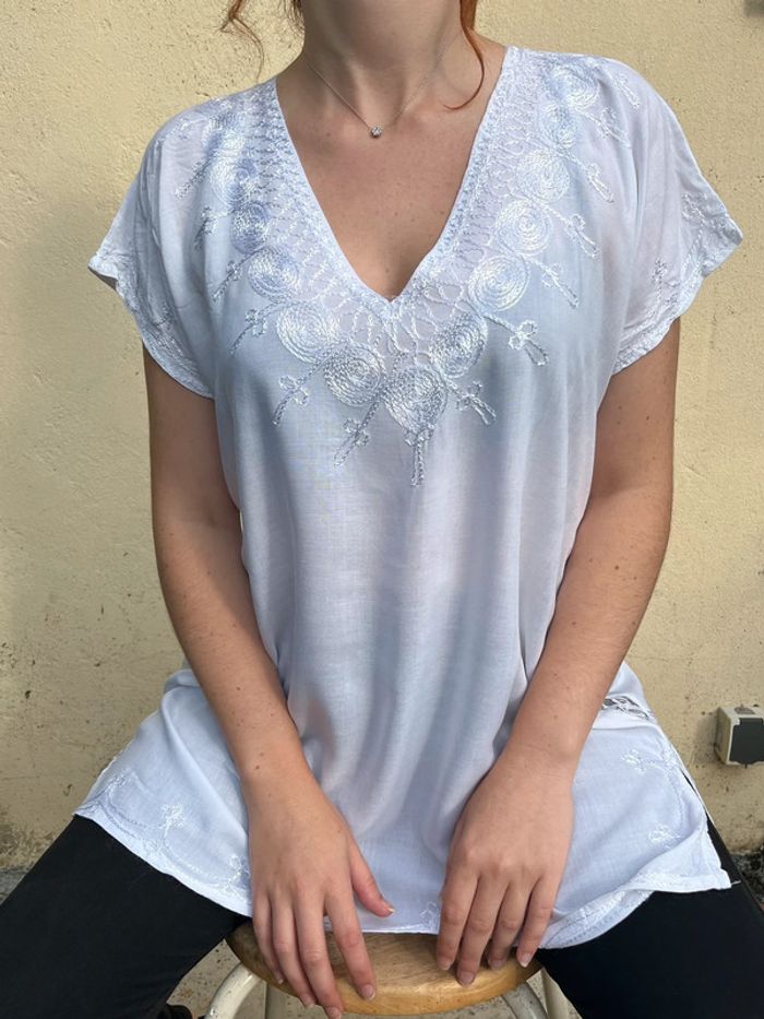 Tunique blanche avec broderie et dentelle - photo numéro 2