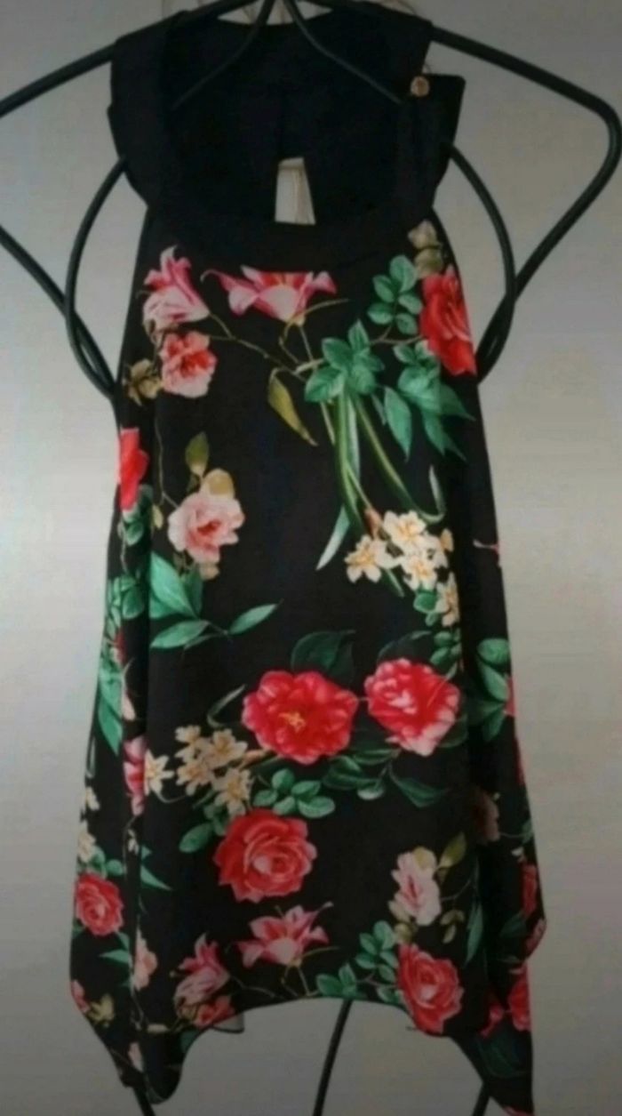 Top dos nu fleuries  taille 38. - photo numéro 2