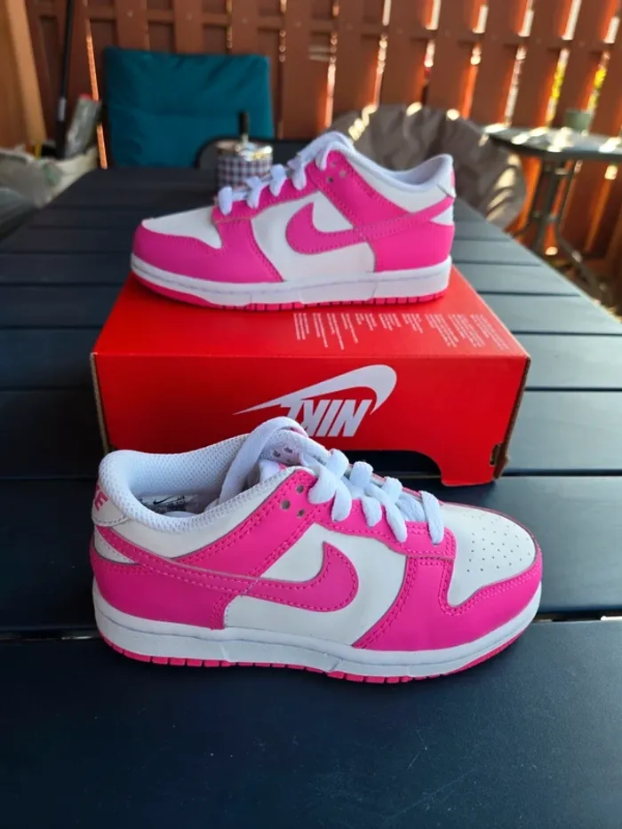 Nike dunk low rose taille 28,5 neuves - photo numéro 2