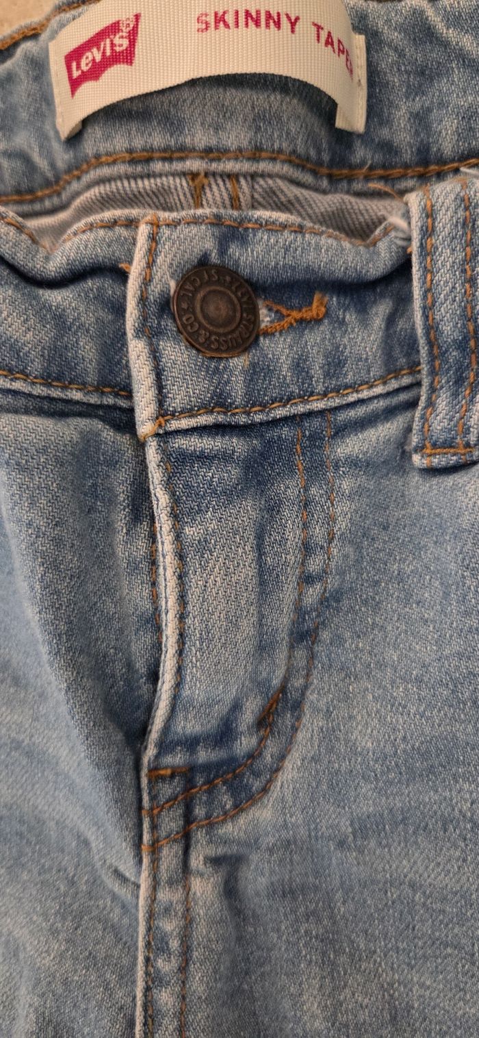 Jean Levi’s Skinny Taper – bleu clair – garçon/fille 10 ans (140 cm) – excellent état' - photo numéro 4