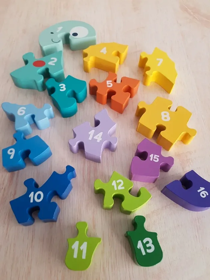 Puzzle spinosaure en bois chiffres et couleurs - photo numéro 15