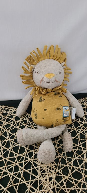 Moulin Roty Sous mon Baobab doudou poupée lion Paprika jaune et gris