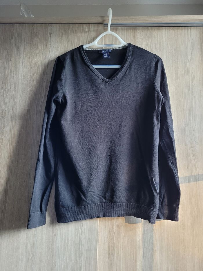 Pull noir en V taille S GAP - photo numéro 2