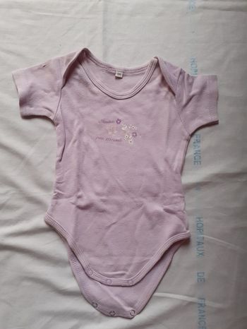 Body lilas manches courtes motif fleurs