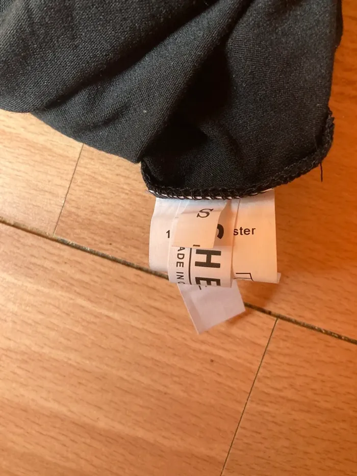 Haut court noir Shein taille S - photo numéro 3