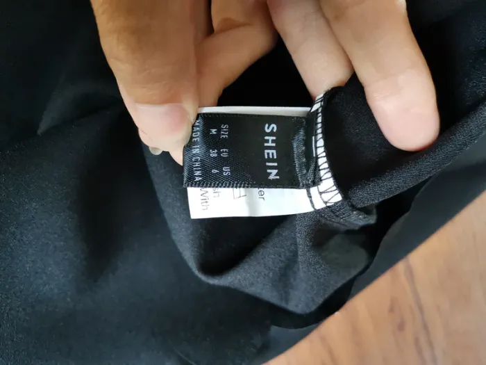Robe noire sans manche he - photo numéro 6