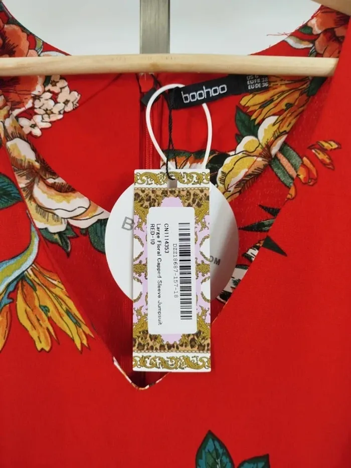 Combinaison rouge Neuve Boohoo - taille 36 - motifs fleurs pivoine A616 - photo numéro 4