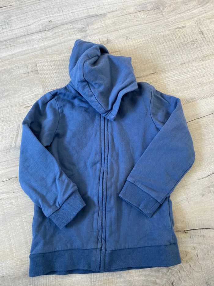 Gilet à capuche bleu