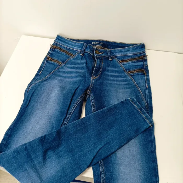 Lot 8 bas femme taille 40 : jeans, pantalons, shorts, cargo et fluide rouge LOT029 - photo numéro 2