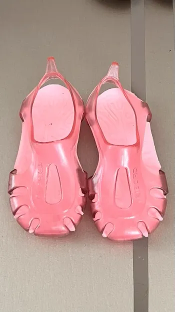 Sandales méduses en plastique p.22