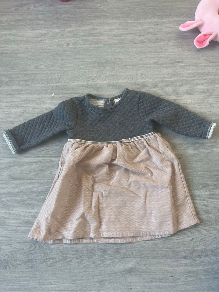Robe grise et rose