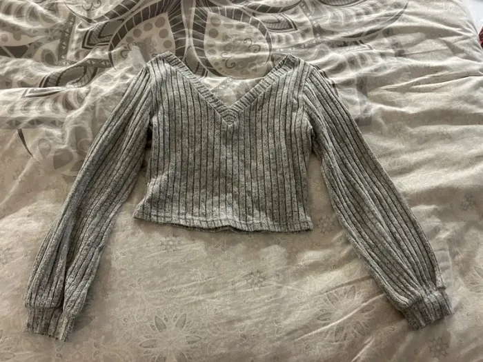 Pull crop top gris