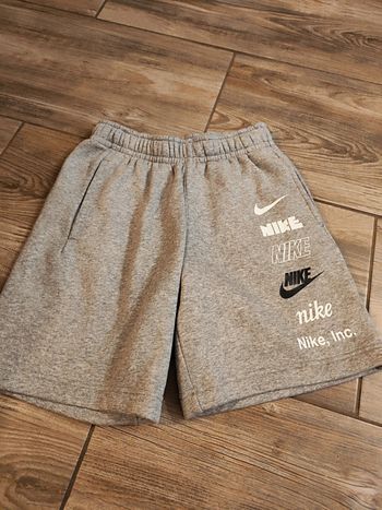 Short gris Nike Taille 147/158 cm