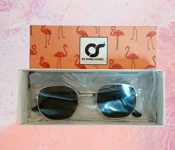 Lunettes de soleil neuves pour femme