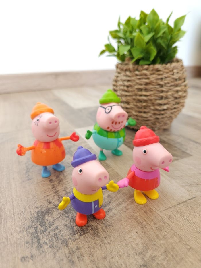Set de 4 Figurines Peppa Pig Jouons sous la neige Hasbro - photo numéro 2