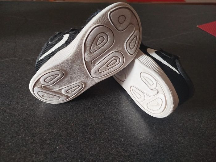 Basket Nike Taille 22 - photo numéro 4